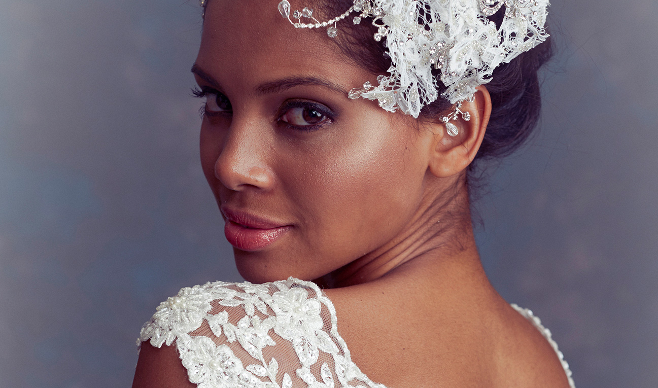 bride-close-up-accessories